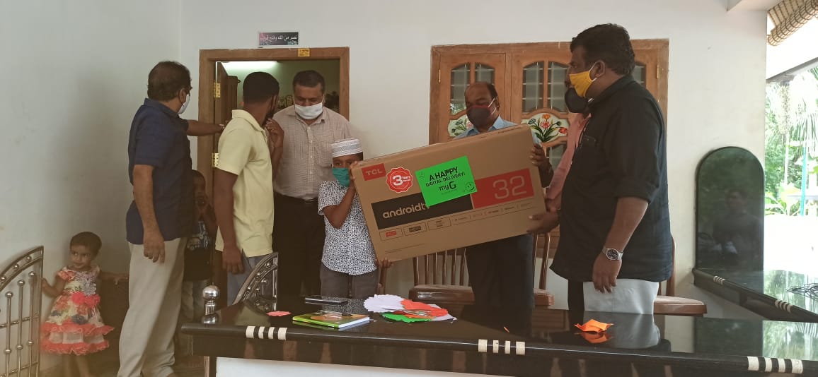 10000 രൂപയും സ്മാർട് ടി.വിയും; ആ ഡയലോഗിന് കൈ നിറയെ സമ്മാനവുമായി മിൽമ ഫായിസിനെ തേടിയെത്തി